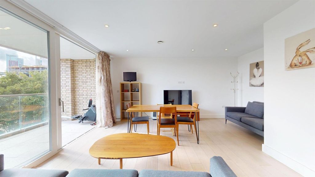 Property photo 2 of 21 Maple Quays 001 (10).Jpg