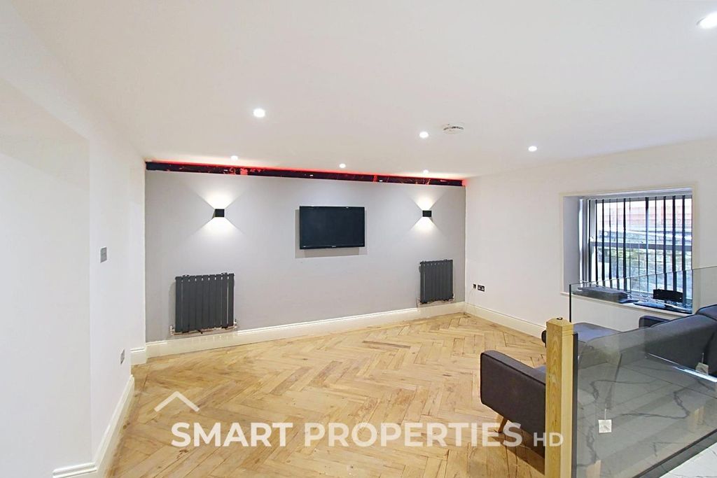 Property photo 1 of 12 Living Room