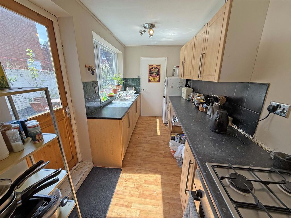 Property photo 3 of 9 Kitchen.Jpg