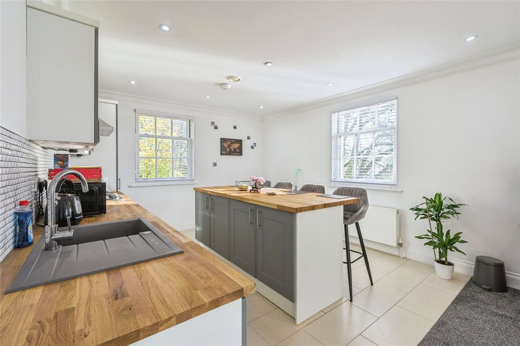 Property photo 2 of 18 Picture No. 15