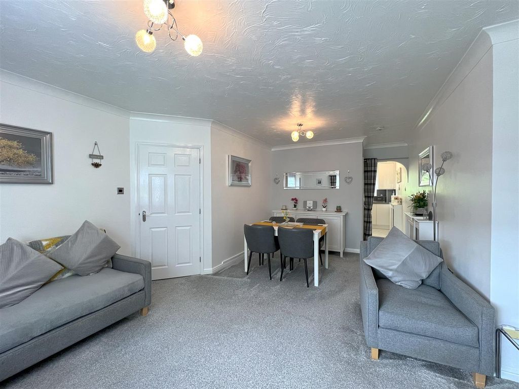 2 bed flat for saleWestholme Close, Congleton CW12 photo 4