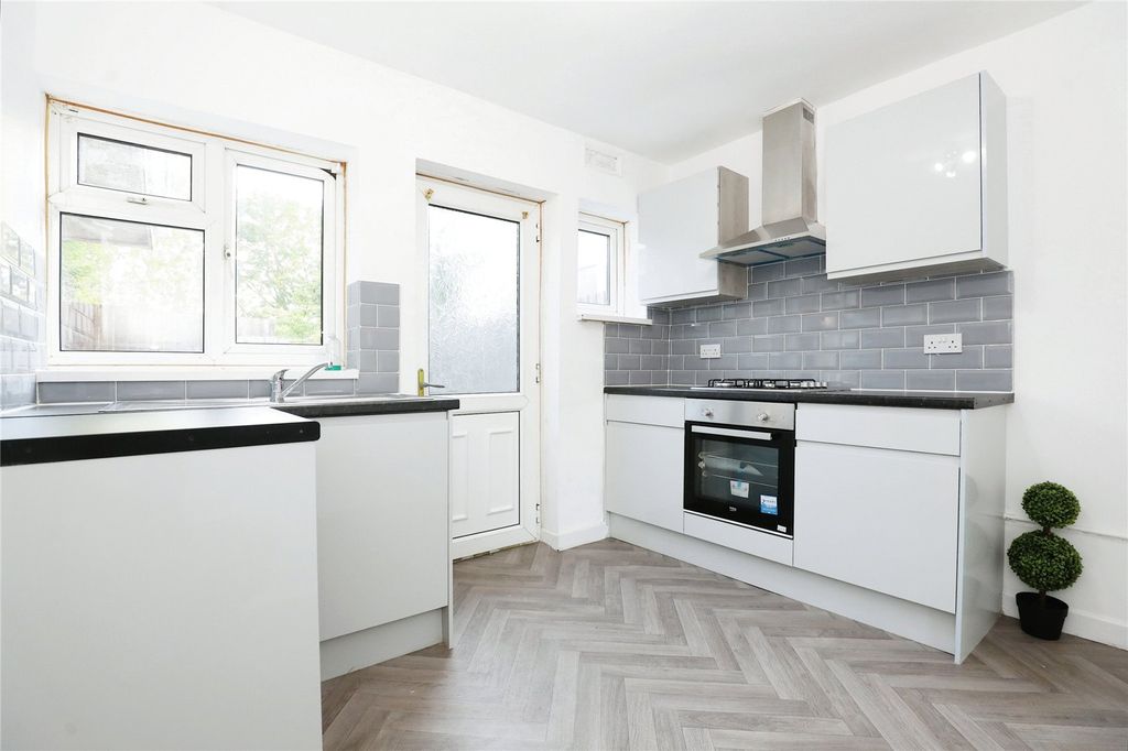 Property photo 2 of 10 Kitchen