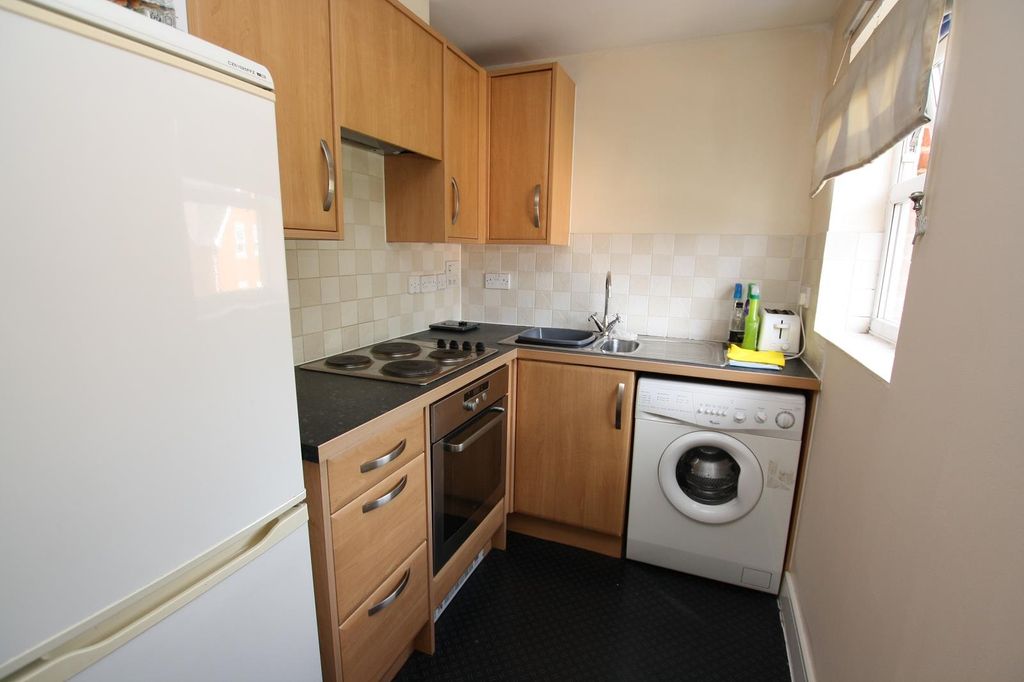 Property photo 3 of 8 Kitchen