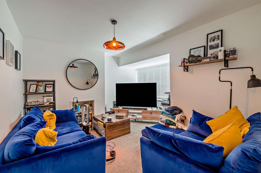 Property photo 3 of 32