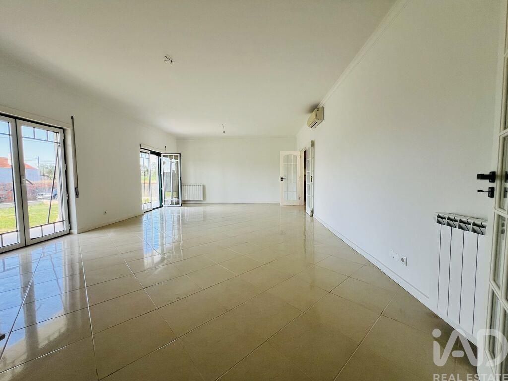 Property photo 3 of 28