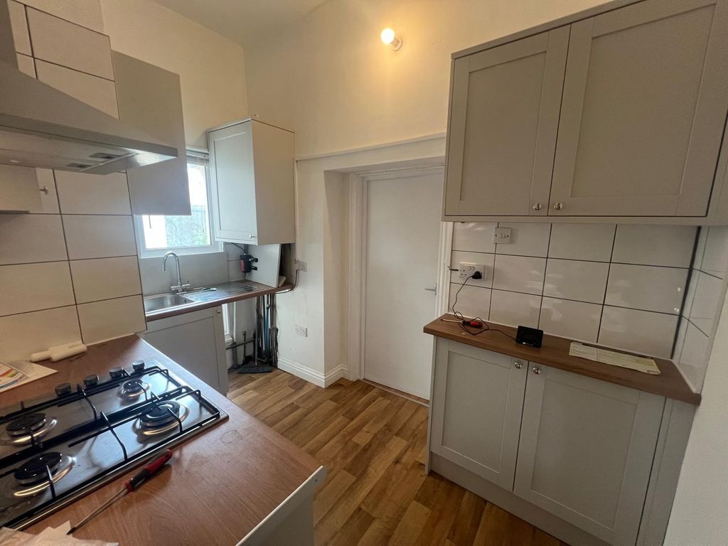 Property photo 3 of 7 Kitchen
