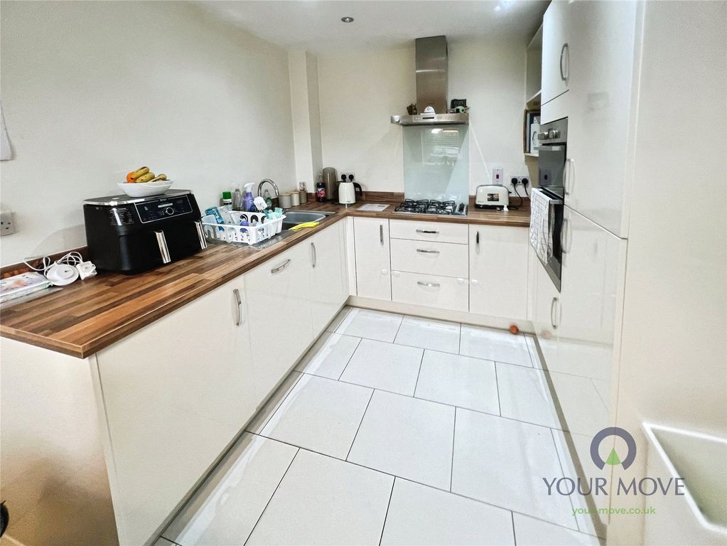 Property photo 3 of 16 Kitchen