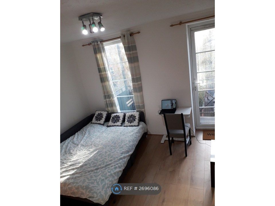 Property photo 3 of 17 Sofa Bed, Bed Linen, Heating