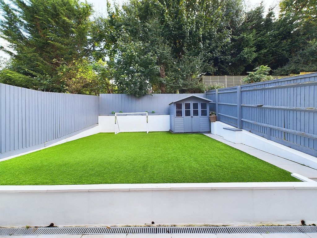 Property photo 2 of 13 Garden