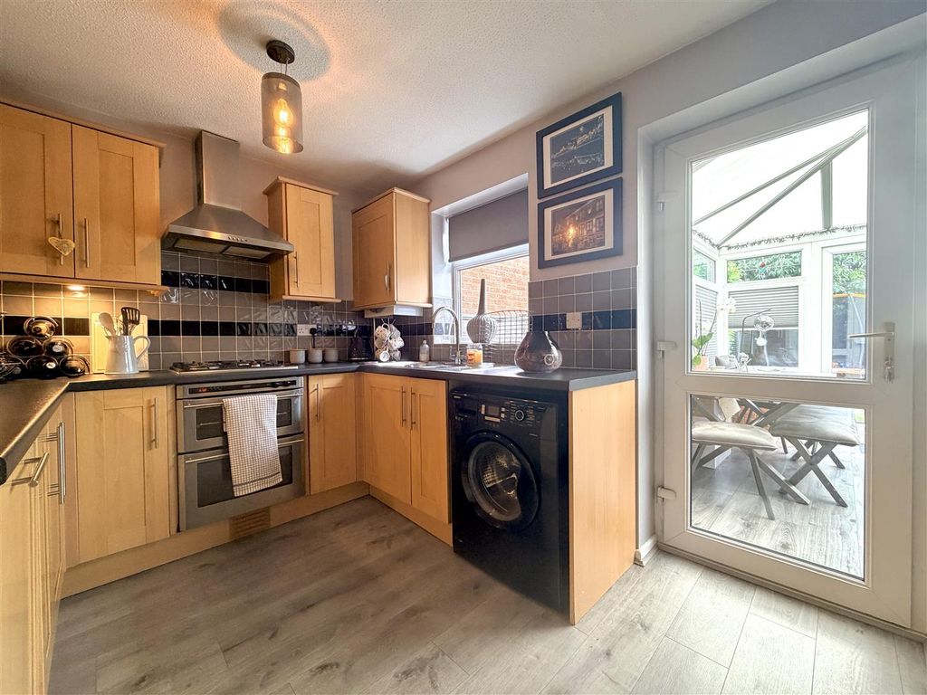 Property photo 3 of 25 Breakfast Kitchen