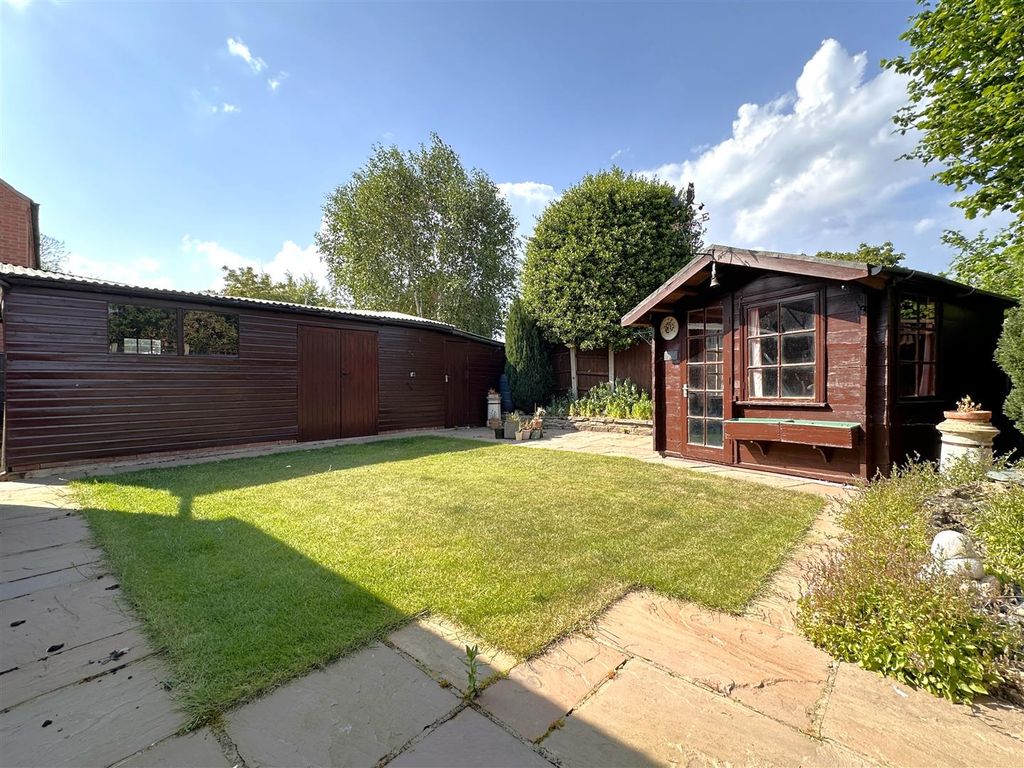 Property photo 3 of 22 Lovely Enclosed Garden 969