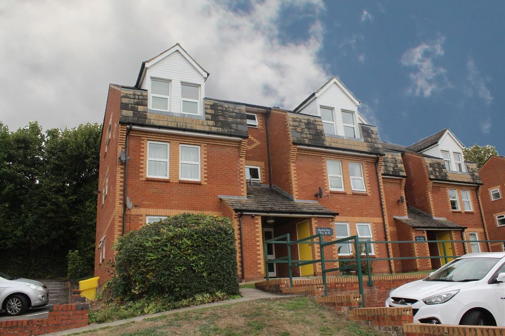 Property photo 1 of 8 Uwb2Kqtxeuw8Ees-Aeiq4A.Jpg
