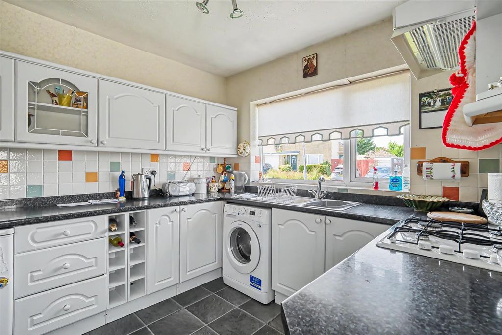 Property photo 2 of 8 Kitchen