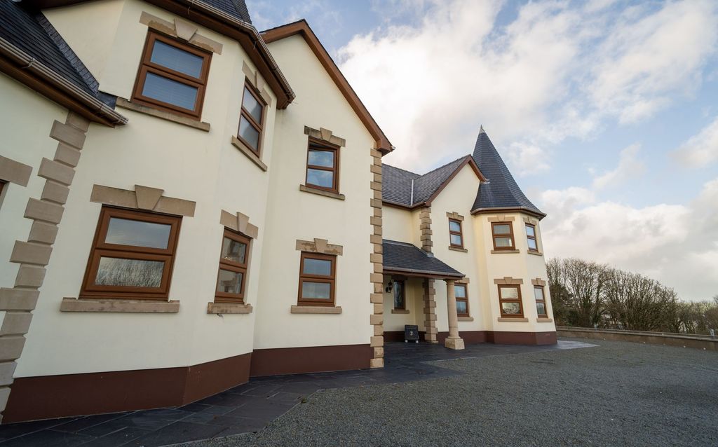 Property photo 2 of 47