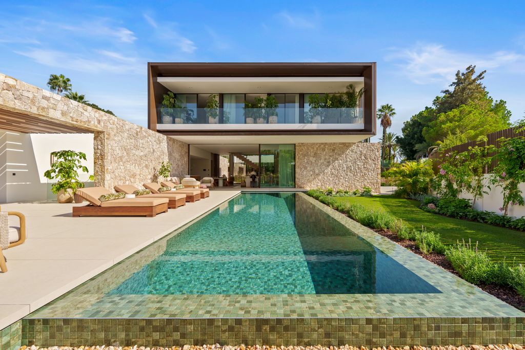 Property photo 2 of 60 Image