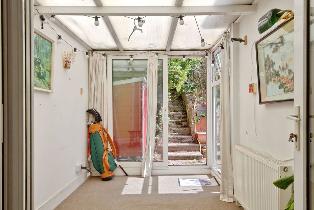 Property photo 3 of 27