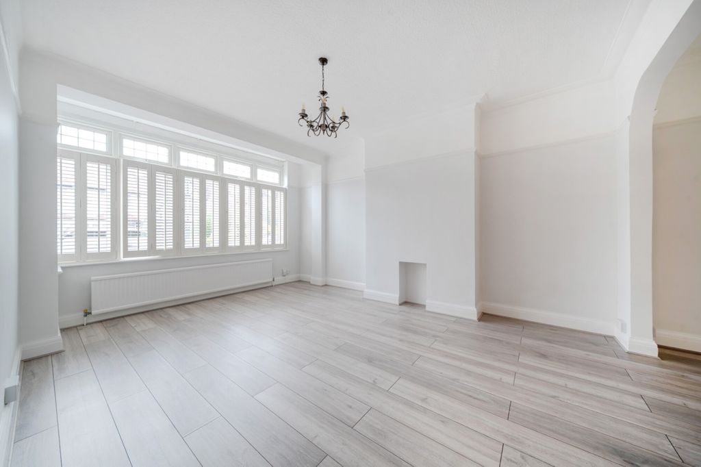 Property photo 3 of 18 Reception