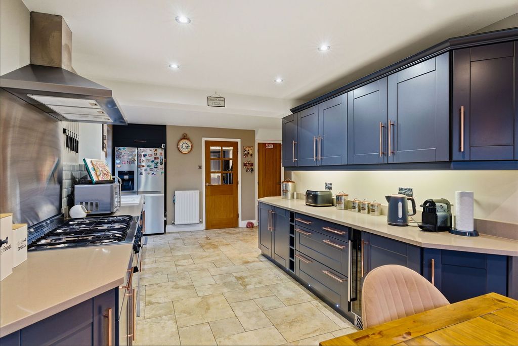 Property photo 2 of 26