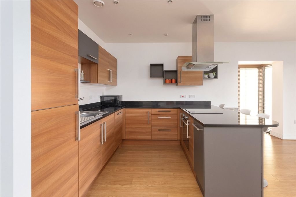 Property photo 2 of 14 Picture No. 13