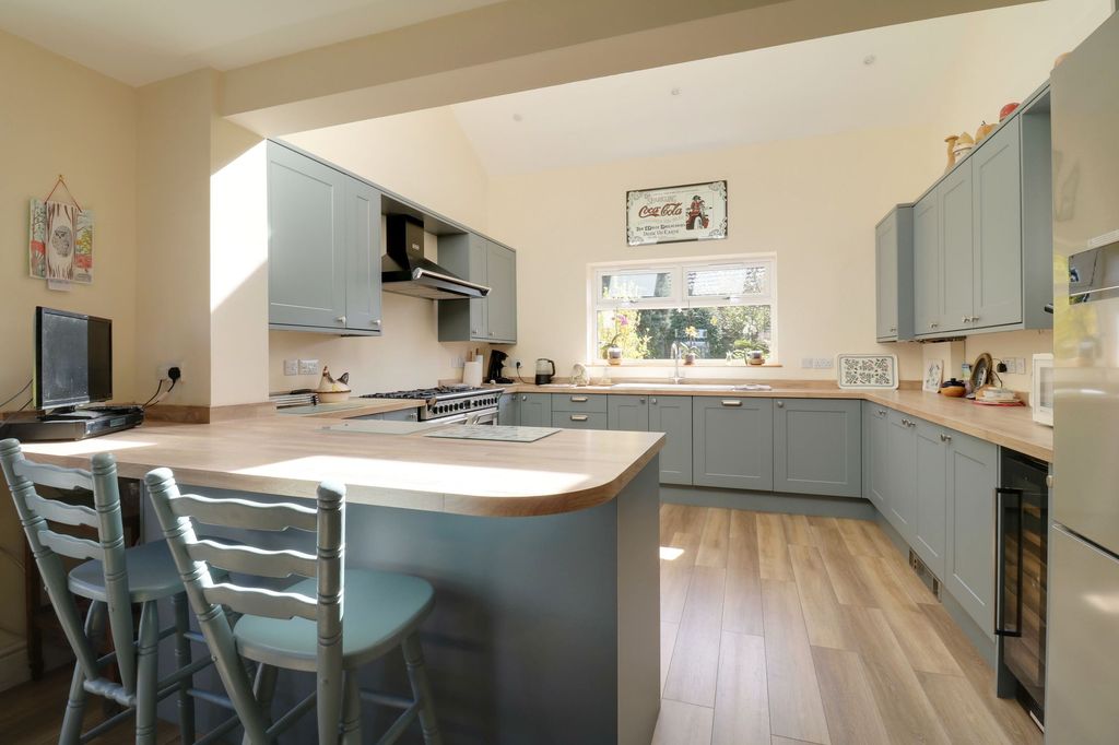 Property photo 3 of 35