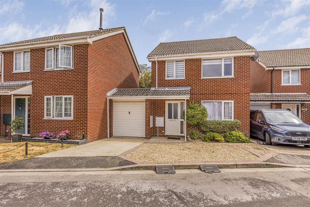 Property photo 1 of 13 Lisle Way, Emsworth-Porticomarketing-Nexa-29.Jpg