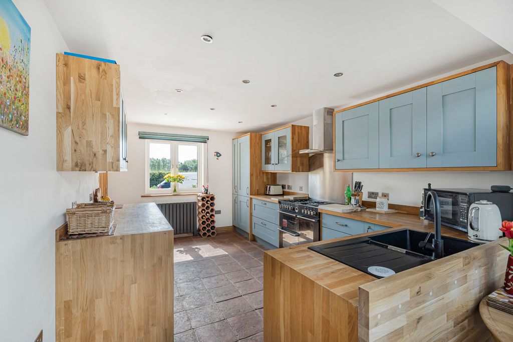Property photo 3 of 15 Kitchen