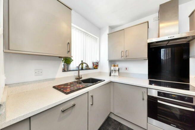 Property photo 3 of 7 Kitchen