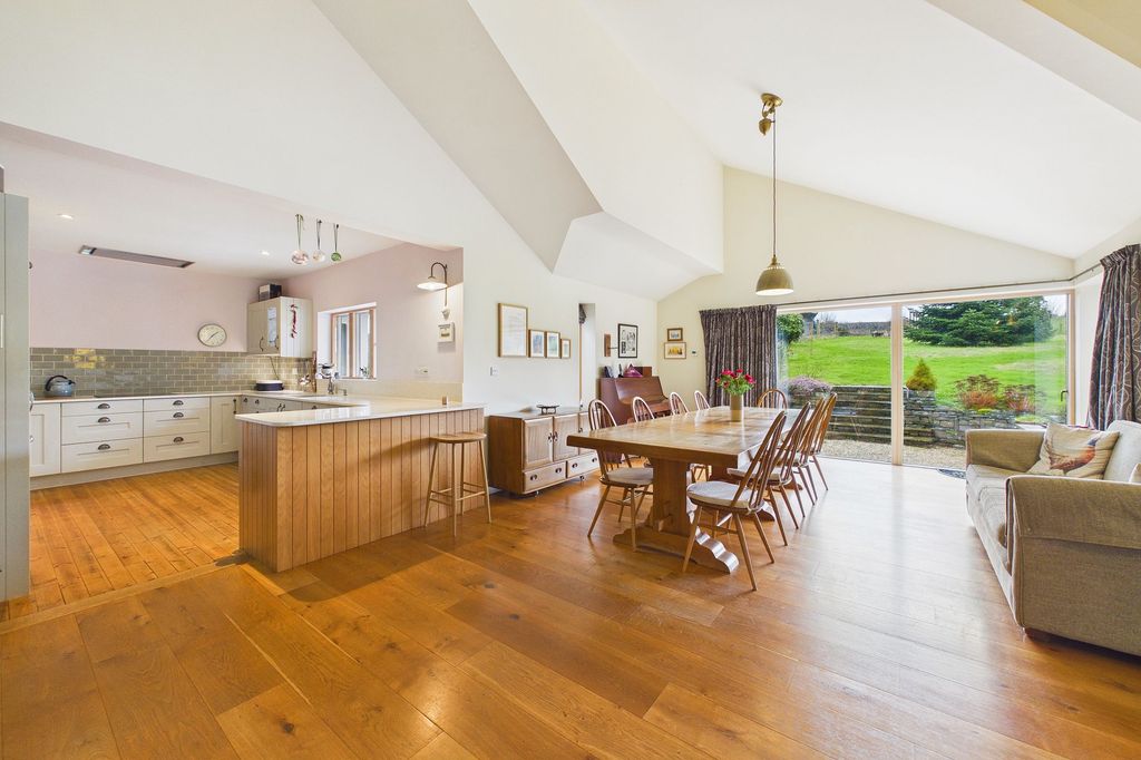 Property photo 2 of 50