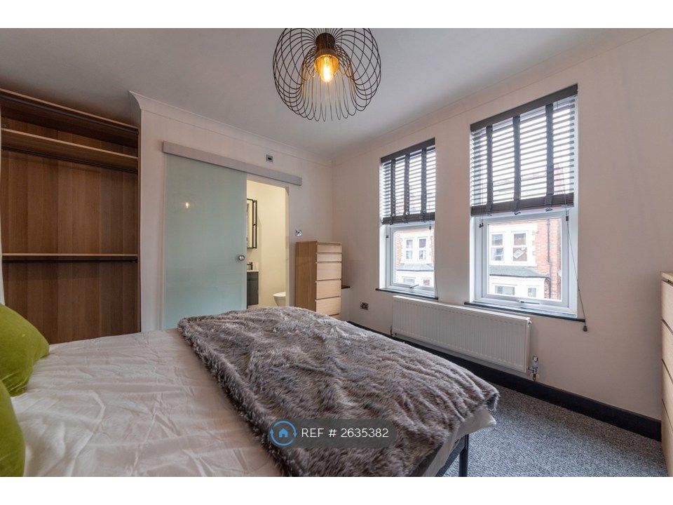 Property photo 1 of 11 Bed 1 With Ensuite