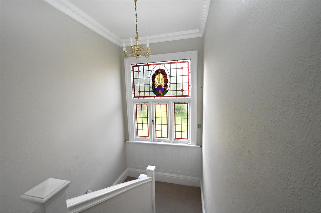 Property photo 3 of 16 Landing.Jpg