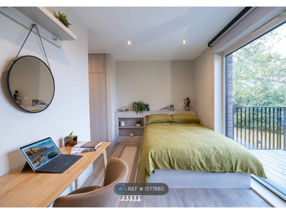 Property photo 2 of 10 Bedroom