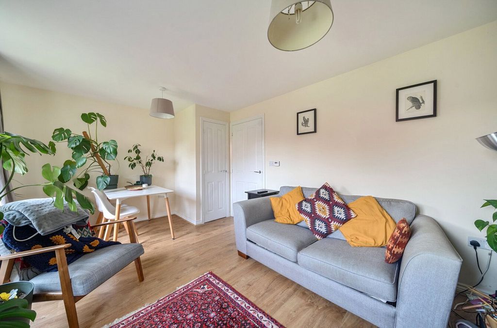 Property photo 2 of 13 1372602-15-69145c...