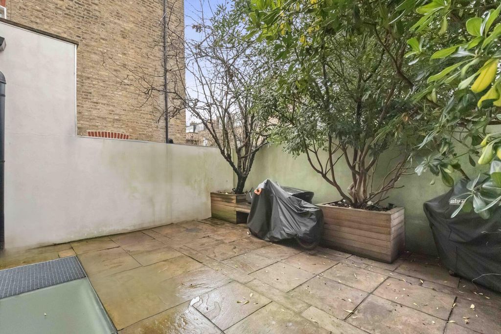 Property photo 2 of 18 Rear Garden