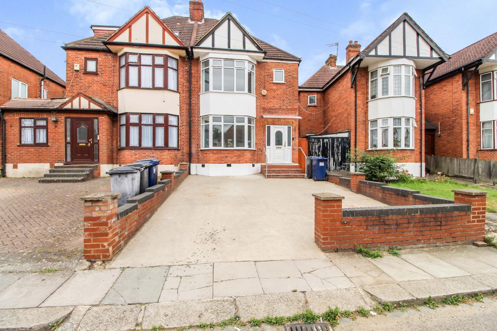 Property photo 1 of 28 Three Bedroom Semi Detached House To Rent