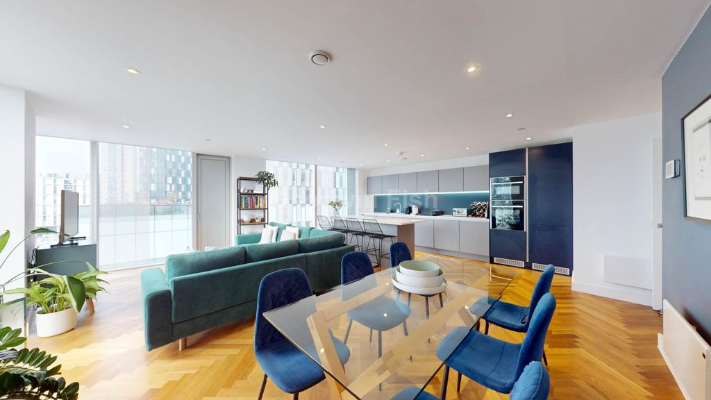 Property photo 2 of 33