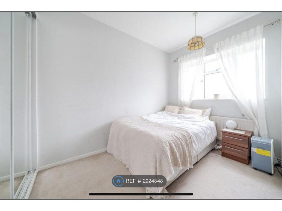 Property photo 3 of 10 Bedroom 1