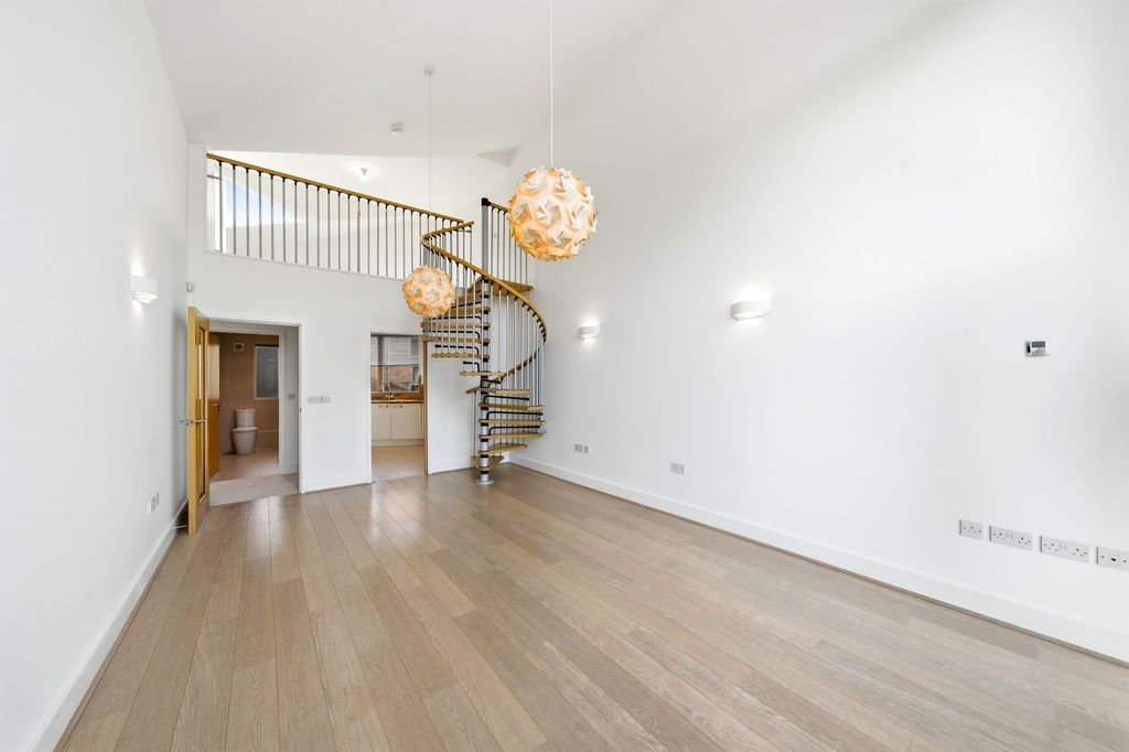 Property photo 3 of 28