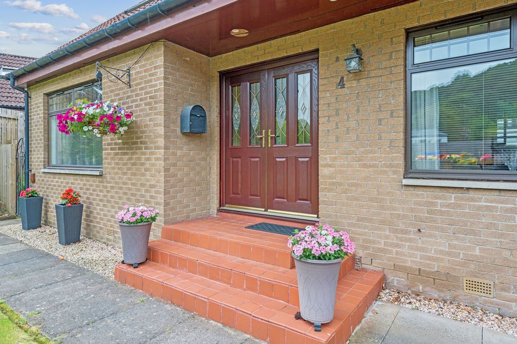 Property photo 2 of 31