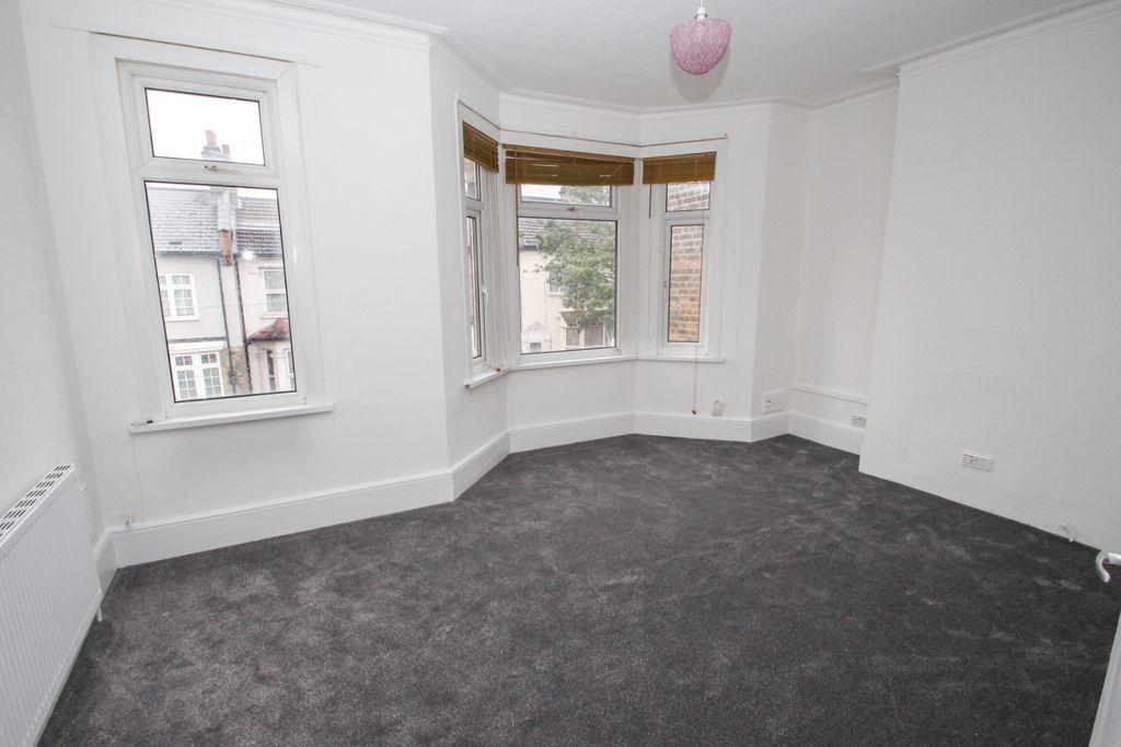 Property photo 3 of 12 5244402