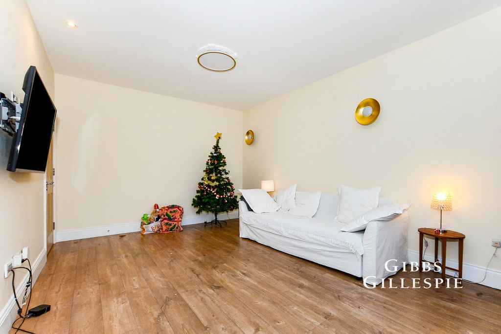 Property photo 3 of 10 Photo