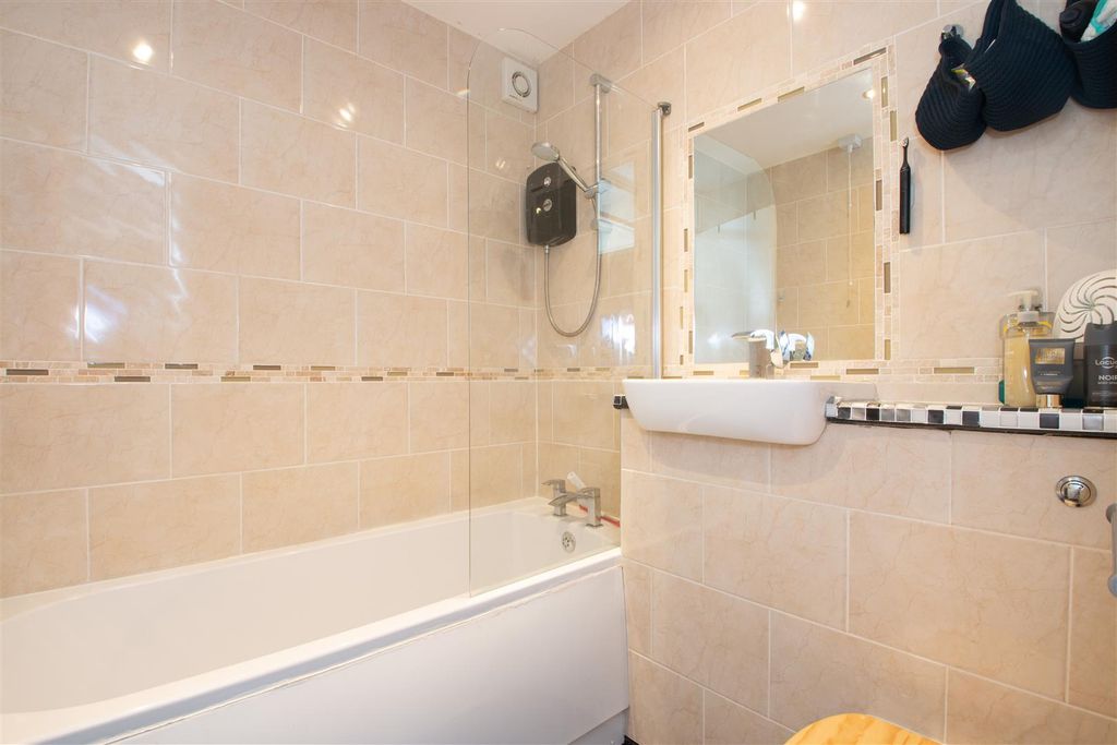Property photo 3 of 8 Denmead_6.Jpg