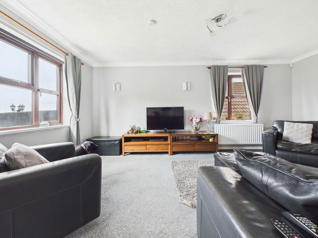 Property photo 3 of 11