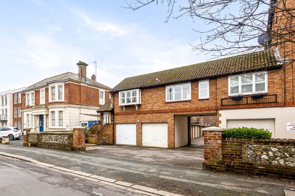 Property photo 1 of 28