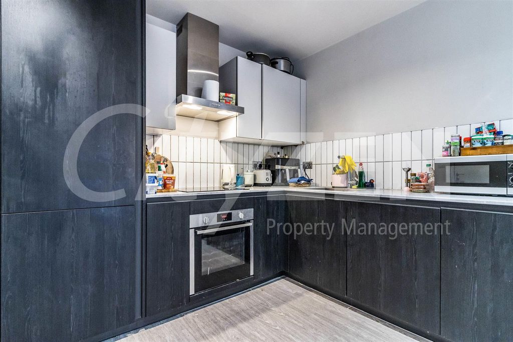 Property photo 2 of 19 Kitchen