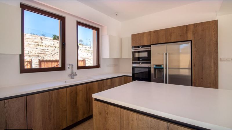 Property photo 3 of 23 Kitchen