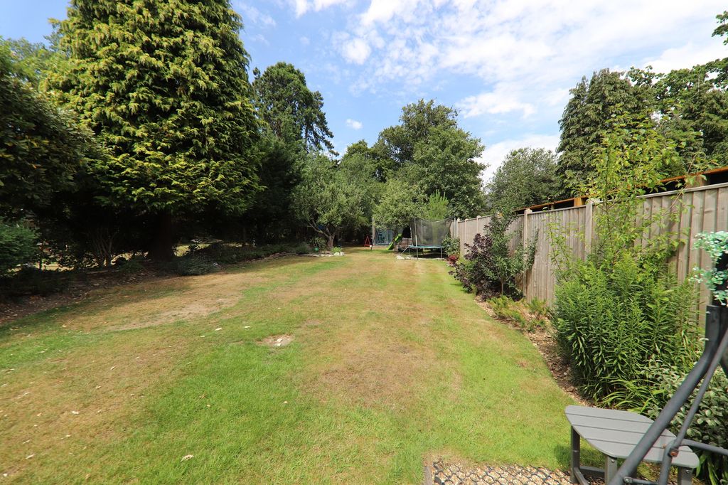 Property photo 2 of 16 Garden (S)