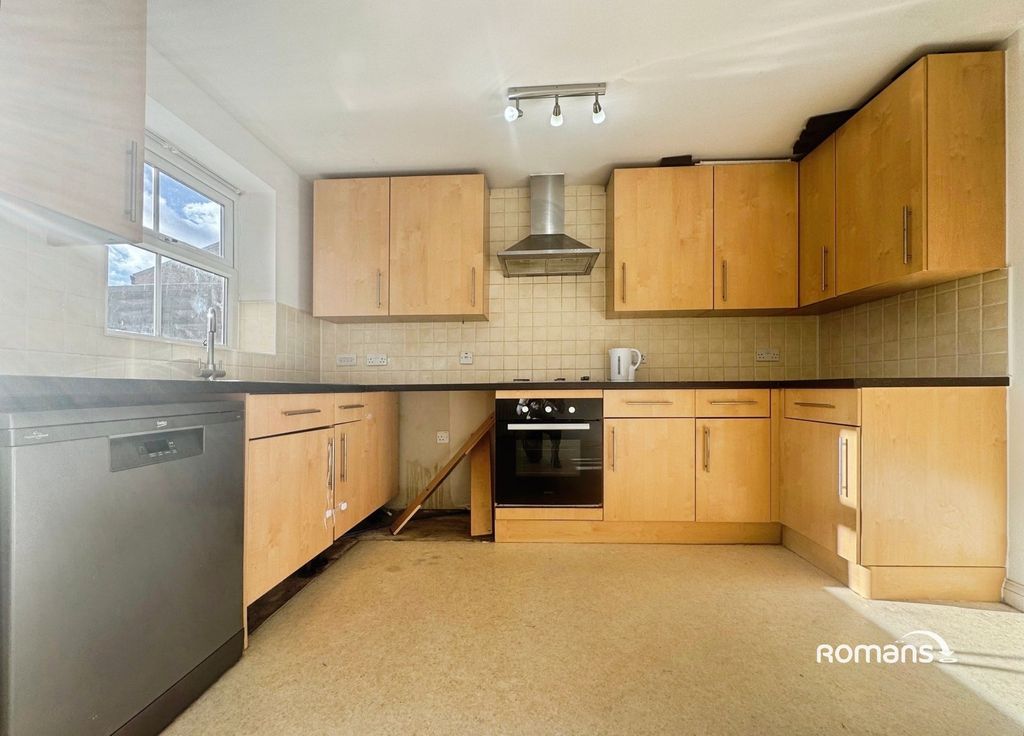 Property photo 2 of 11 Picture No. 21