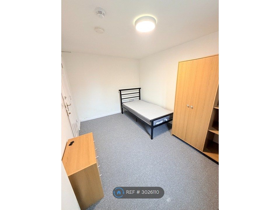 Property photo 3 of 8 Ground Floor Bedroom - Room 1