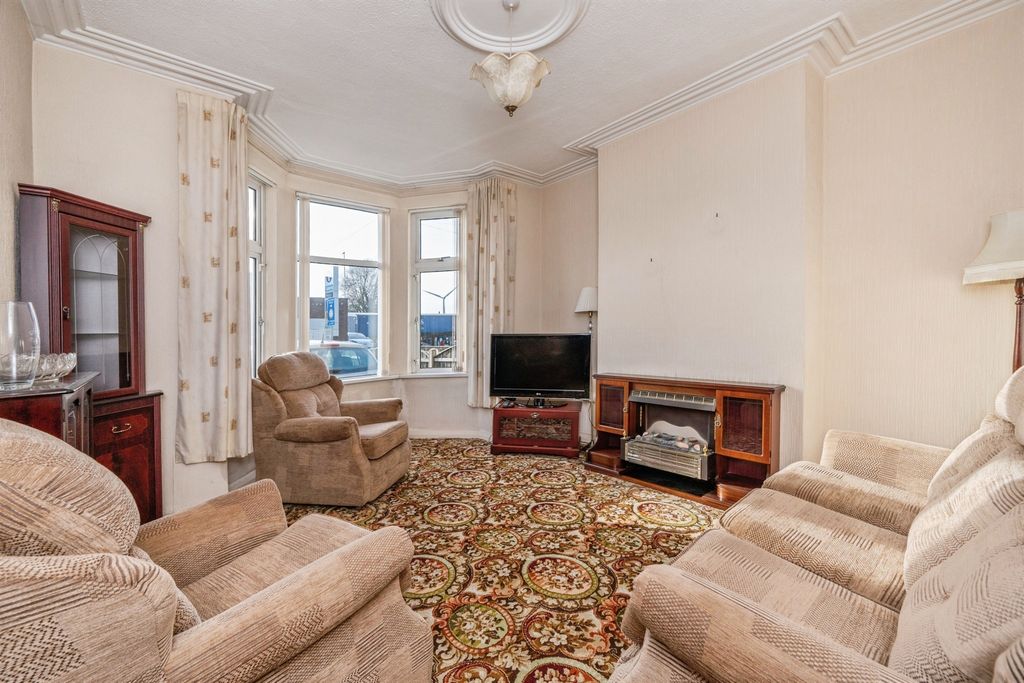 Property photo 2 of 17