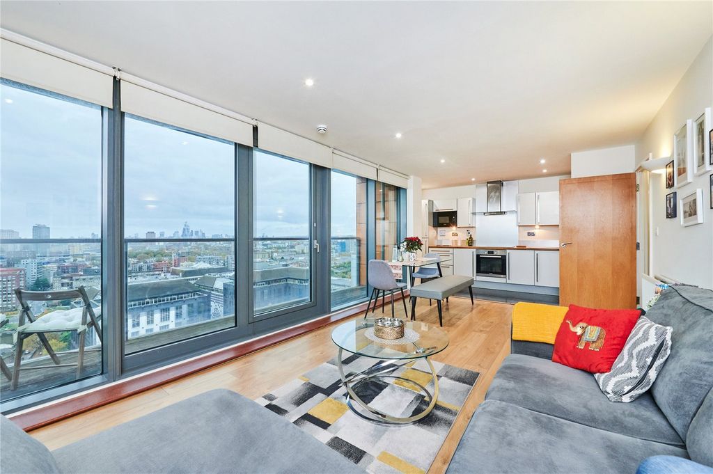 Property photo 2 of 23